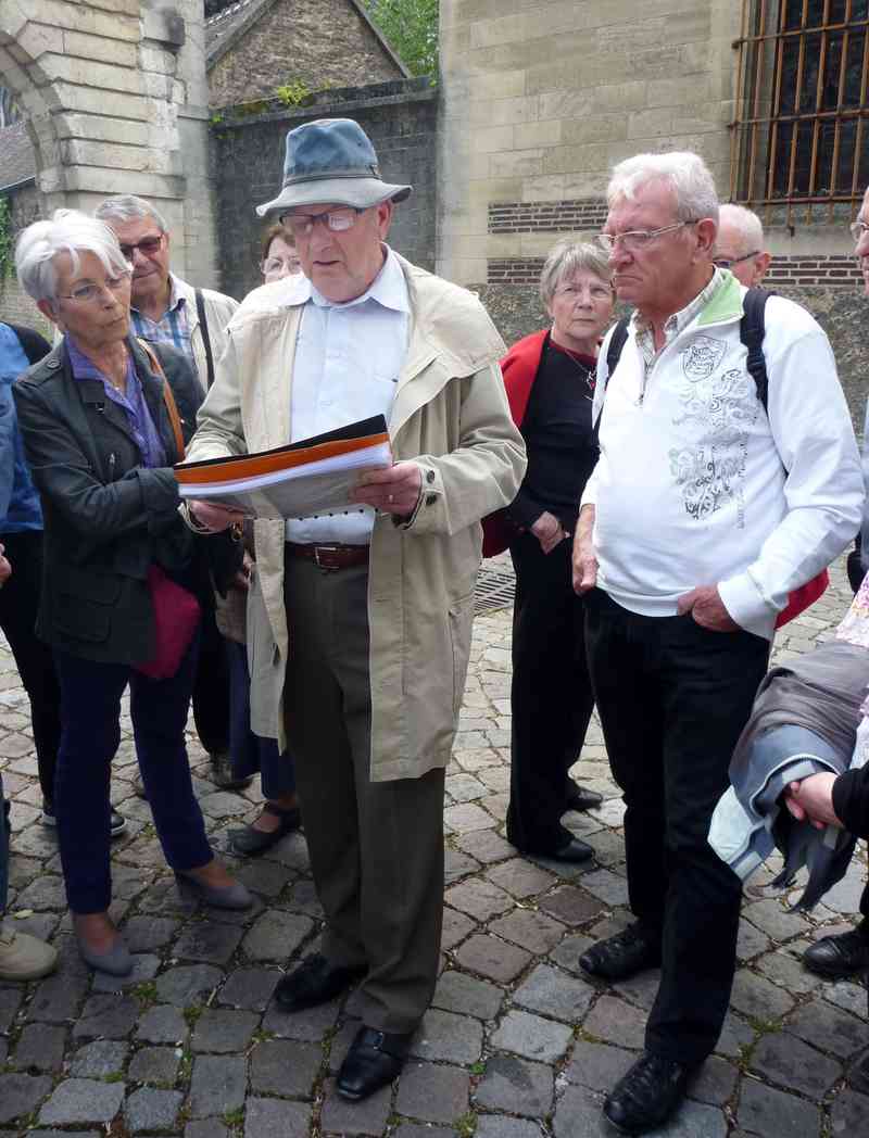 05_P1190460 (Morin).jpg - ... écoutez le guide (il a le même chapeau).  « Ça y est ! Je l'ai reconnu ! C'est S... » 